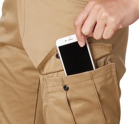 左:スマートフォン収納ポケット