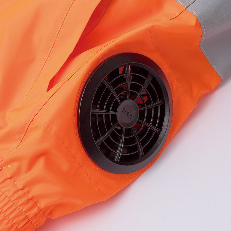 車両運転時にファンと背もたれがあたらないサイドファン仕