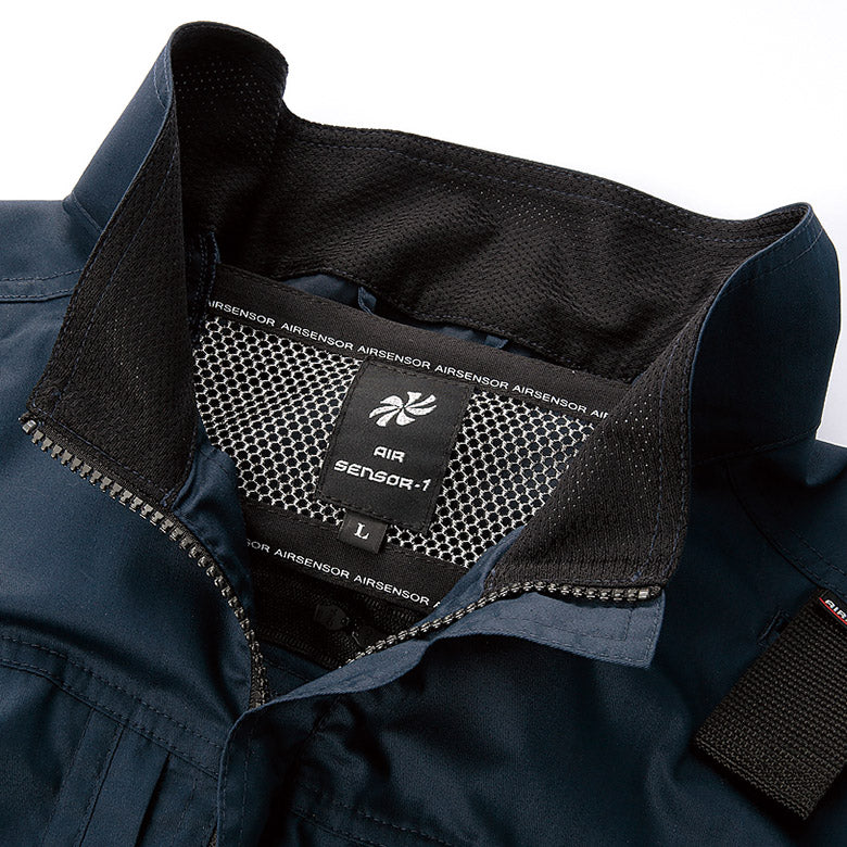 背中から首にかけて立体的に風の通りを良くするメッシュ&衿裏メッシュ