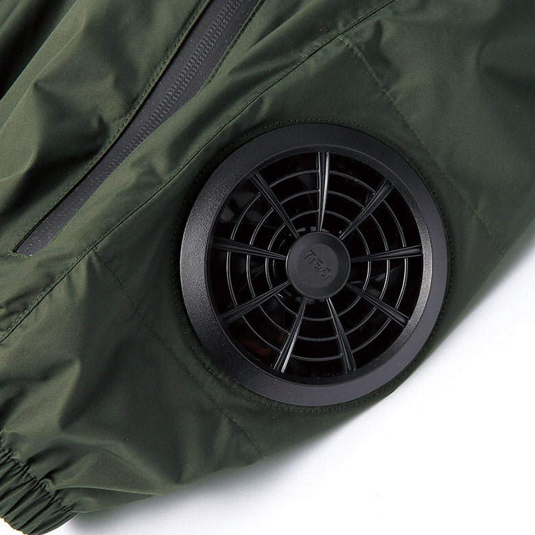 車両運転時にファンと背もたれがあたらないサイドファン仕様