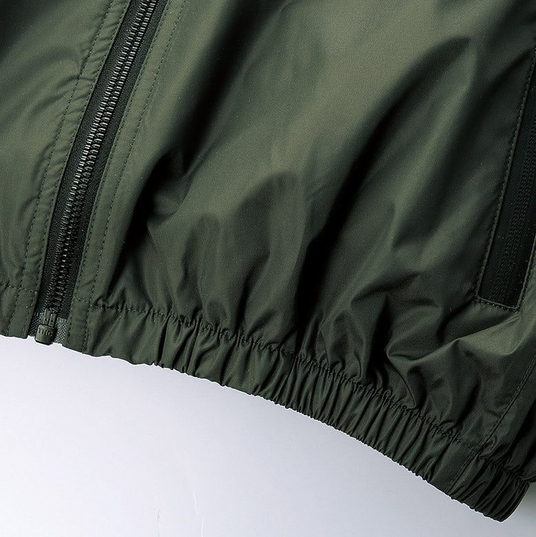 裾は風が漏れにくいゴム仕様