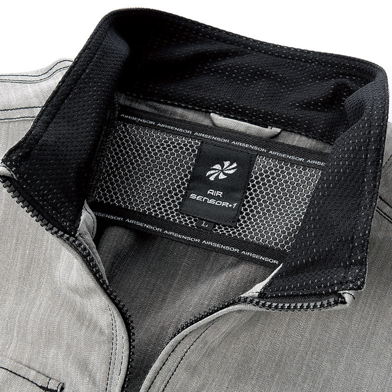 背中から首にかけて立体的に風の通りを良くするメッシュ&衿裏メッシュ