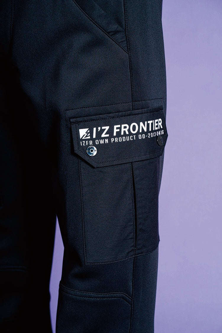 ロゴプリント入り左カーゴポケット