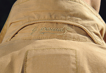 衿裏チラ見せ刺繍(写真は、衿をたてた状態)