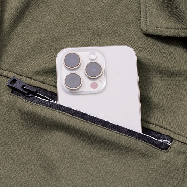 スマホが入る胸ポケット