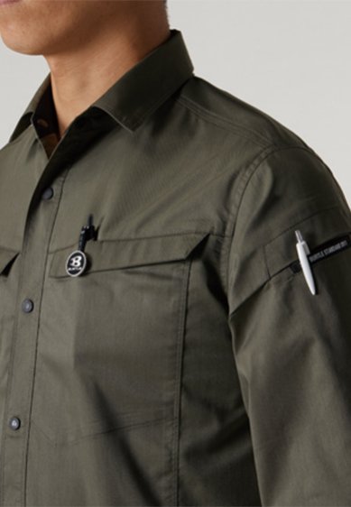 袖ペンポケット(左)
胸ペンさし(右)