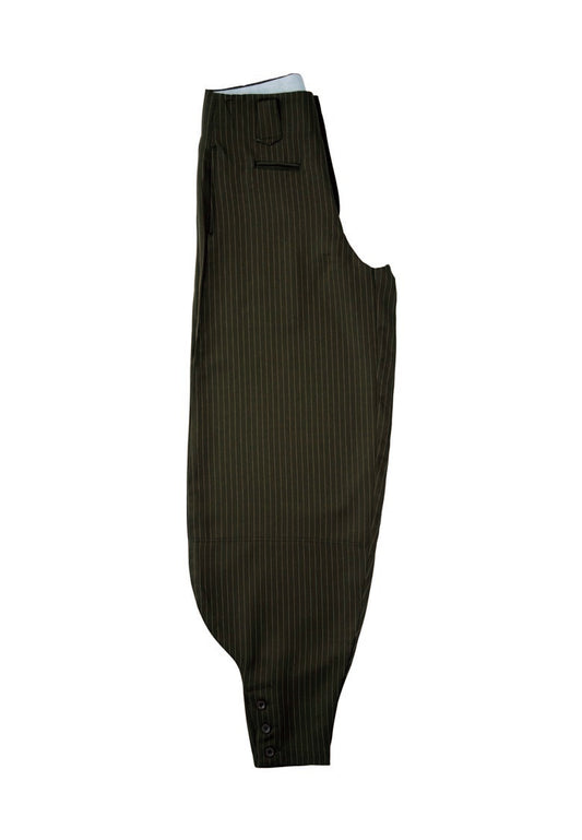 ダークブラウン