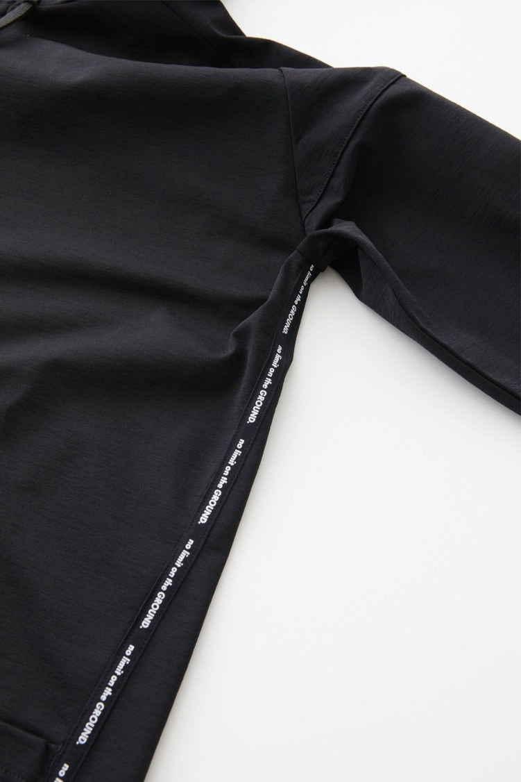 ロゴ入りラインテープ