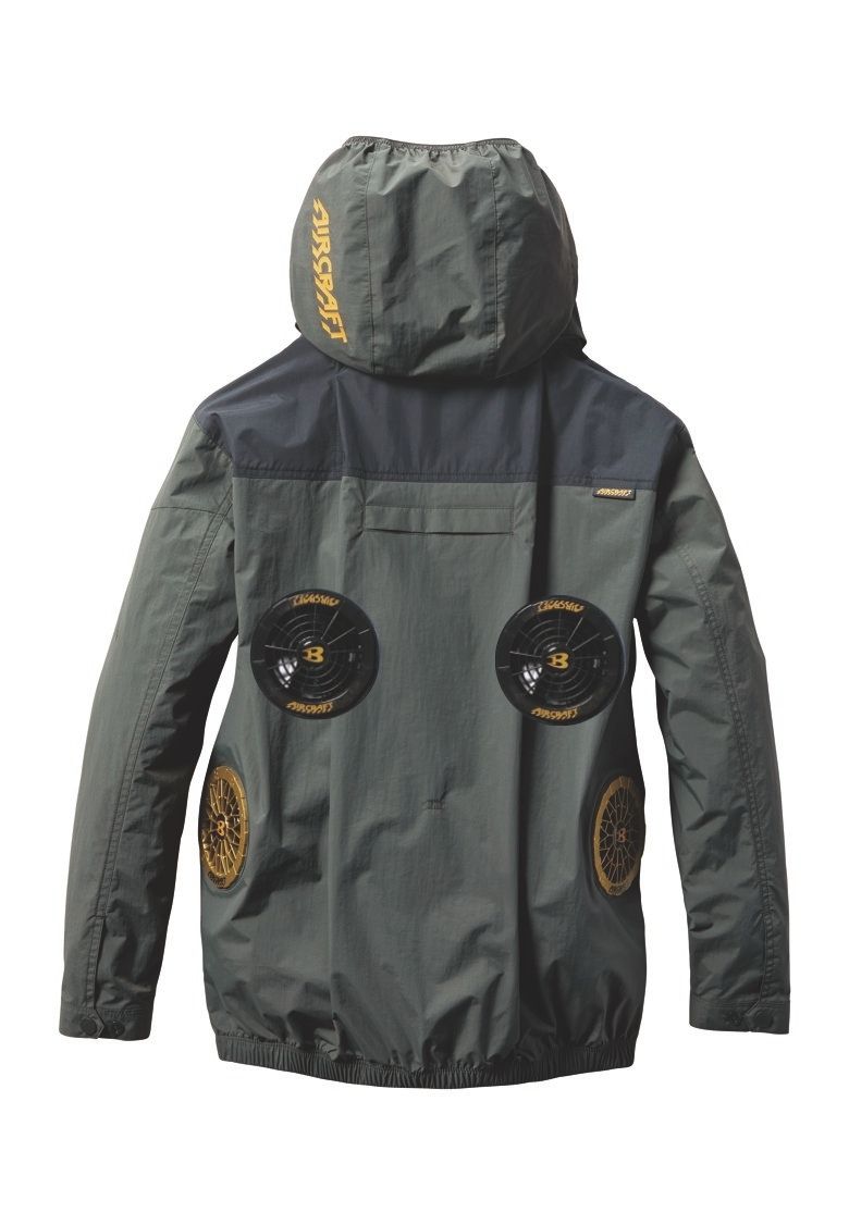 バックスタイル(袖の長さは半袖になります)
穴の位置は製品によって異なる場合がございます。