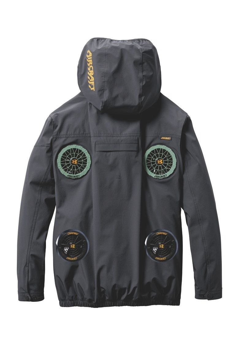 バックスタイル(袖の長さは半袖になります)
穴の位置は製品によって異なる場合がございます。