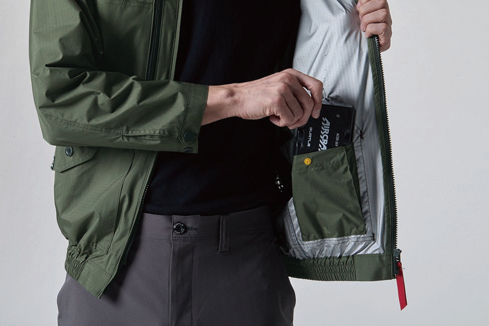 内バッテリーポケット(左・ドットボタン止め)