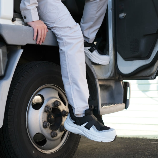 マンダムFLY-UP#750 ホワイト 着用イメージ