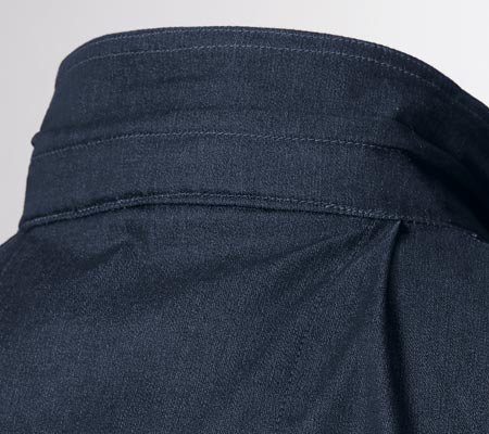 襟元はソフトワイヤー入り