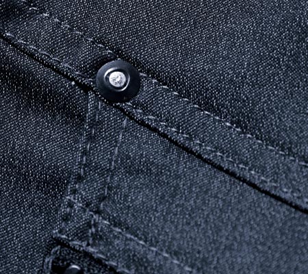 胸・ペン差し部分にリベット