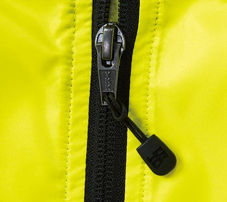 YKK 軽量ファスナー使用