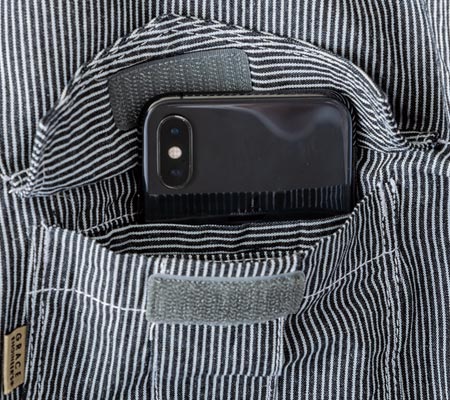 左胸袋ポケット(スマホ収納)