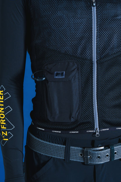 裏側に断熱材を使用したバッテリー収納ポケット