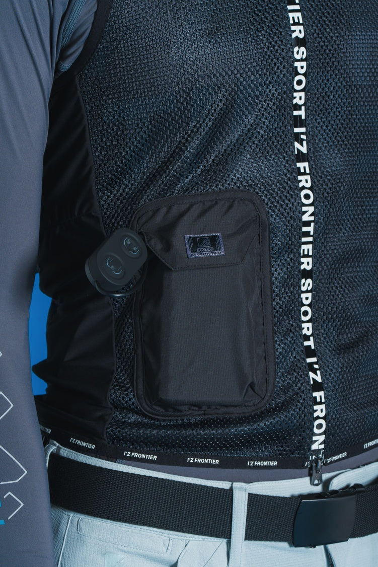 裏側に断熱材を使用したバッテリー収納ポケット