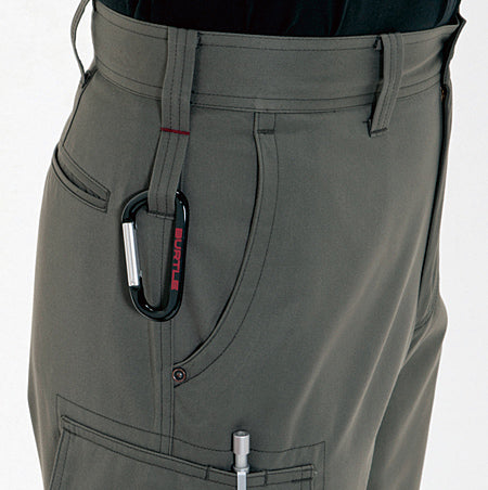 両脇ツインループとカーゴポケットのペンさし