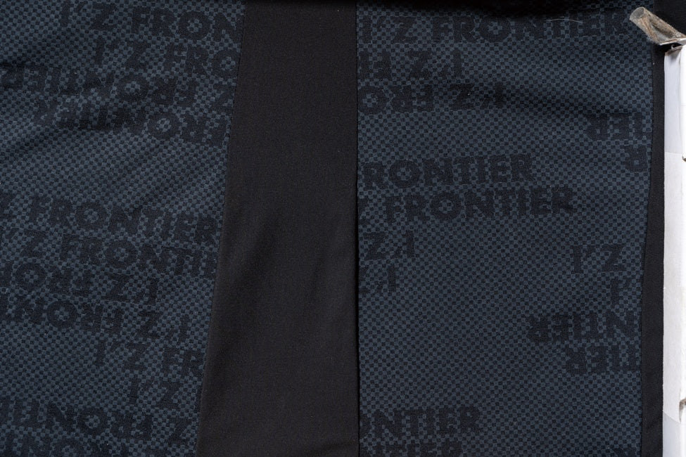 BLACK CHARACTER背面アップ