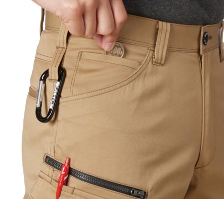 両脇ツインループ 右:コインポケット 右:ペンさし