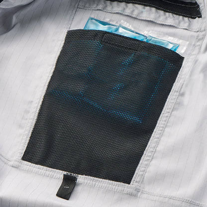内側に保冷剤用のポケット付（300gまで収納可能）