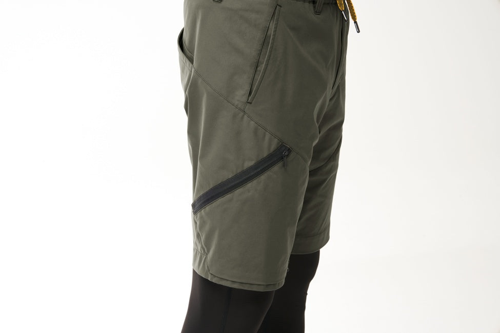 右脚ファスナーポケット