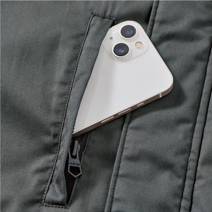 ファスナー付き縦型胸ポケット