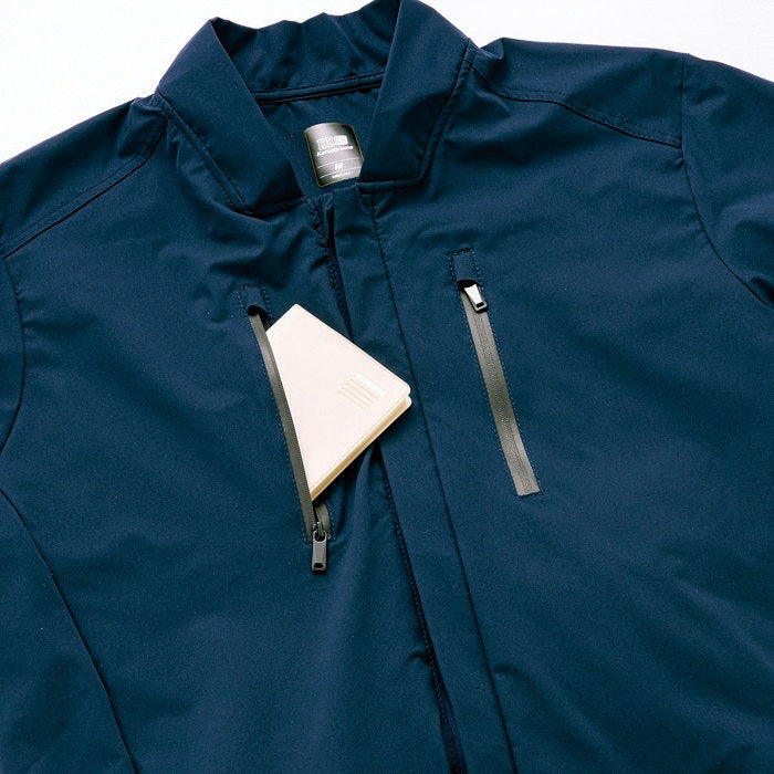 左右胸ポケット(ファスナー付)　使用イメージ