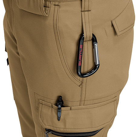 両脇ツインループとカーゴポケットのペンさし