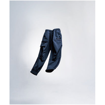 軽量素材
軽量で動きやすく、ストレスフリーな着心地