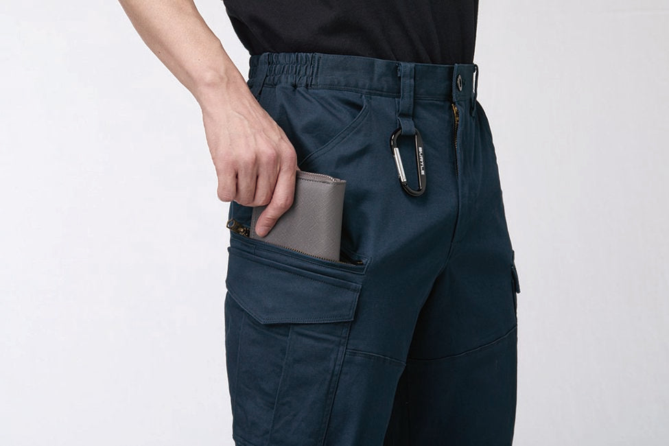 ツインループ
（右前・両脇）
長財布・レベルブック
・Phone収納
ファスナーポケット（右）