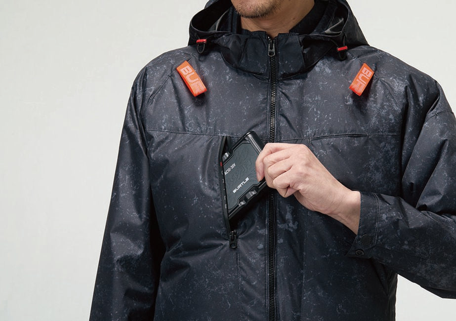 胸ペンポケット
 カフスアジャスター
 袖ペンポケット