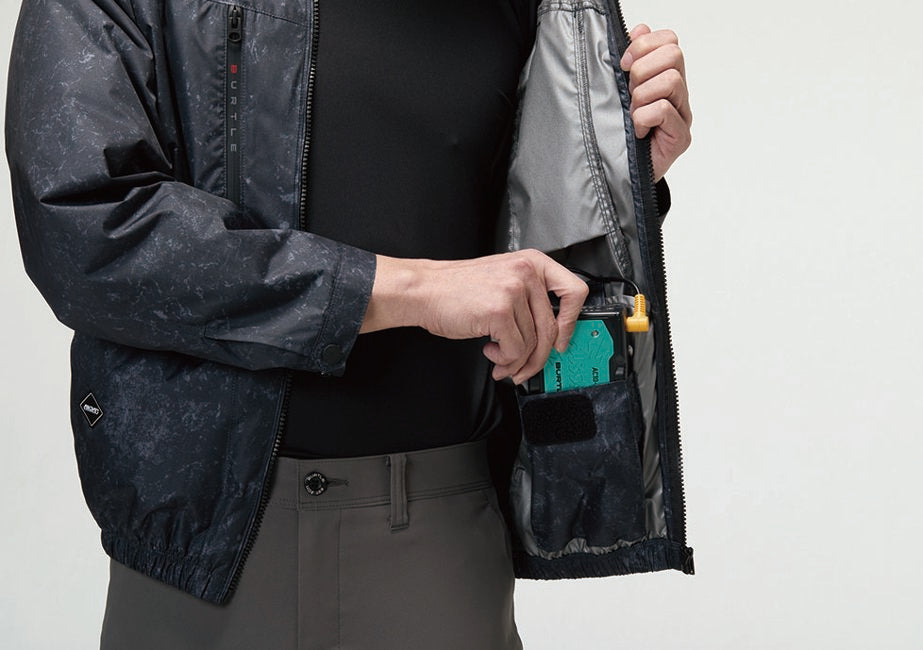 内バッテリーポケット
 （左・マジックテープ止め）