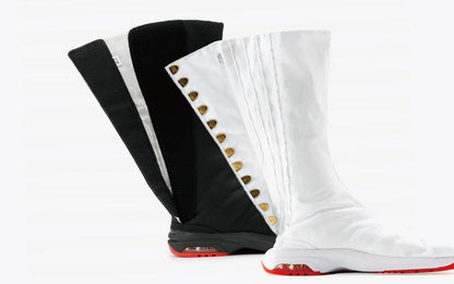 ふくらはぎ部分の留めには、足の形状に合わせてフィットさせやすい伝統的なコハゼタイプ。