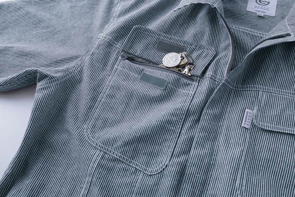 ファスナーポケット（右胸）