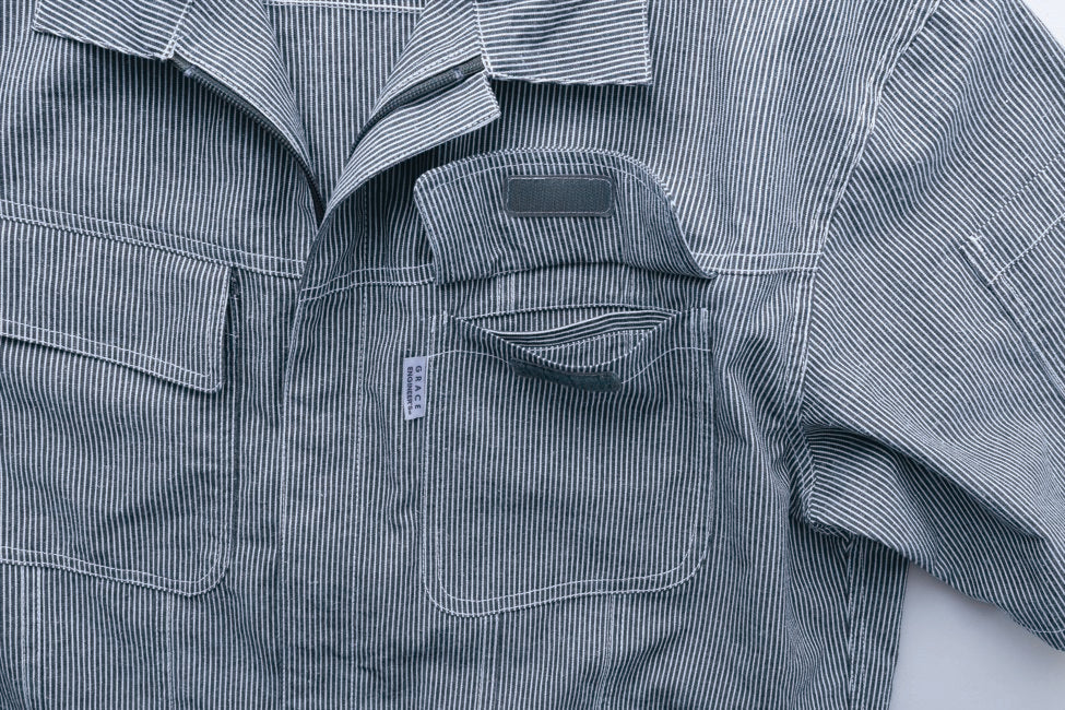 隠し大型ポケット（左胸）