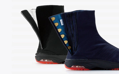 ふくらはぎ部分の留めには、足の形状に合わせてフィットさせやすい伝統的なコハゼタイプ。