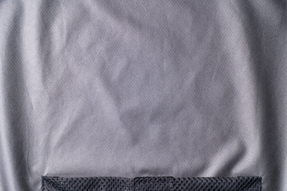 高い遮熱性とＵＶカット率で衣服内温度上昇を抑える裏アルミコーティング（05.ブラック）
