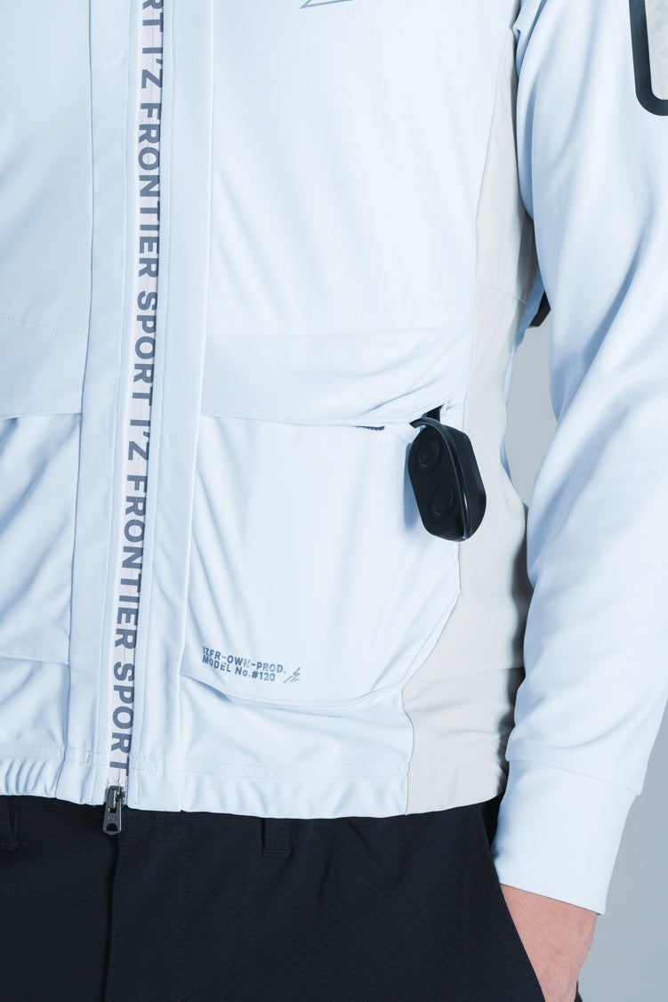 裏側に断熱材を使用したバッテリー収納ポケット