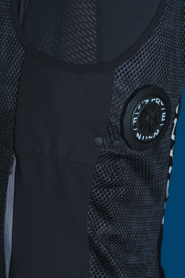 3台のペルチェデバイスで環境温度から最大約22℃マイナスの冷却効果