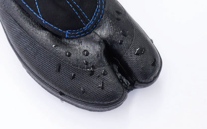 ぬかるみや畑でも安心の糊高タイプ。濡れた地面でも防水性を発揮し快適に作業。