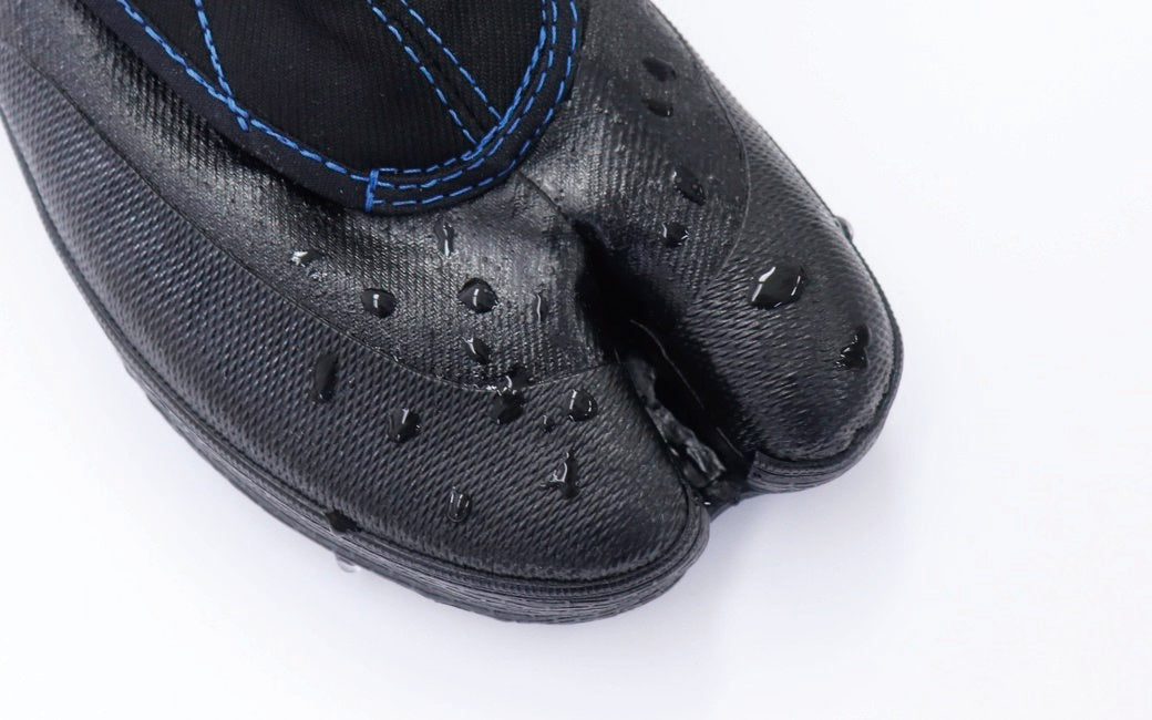 ぬかるみや畑でも安心の糊高タイプ。濡れた地面でも防水性を発揮し快適に作業。