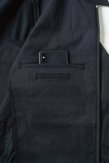 両側内ポケット（8.3インチ程度のタブレットが入る）